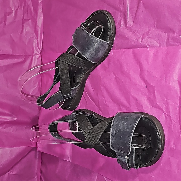 BORN Black Leather & Elastic Ankle Strap + Adj. Velcro toe strap Size 7M VGUC - Picture 2 of 12